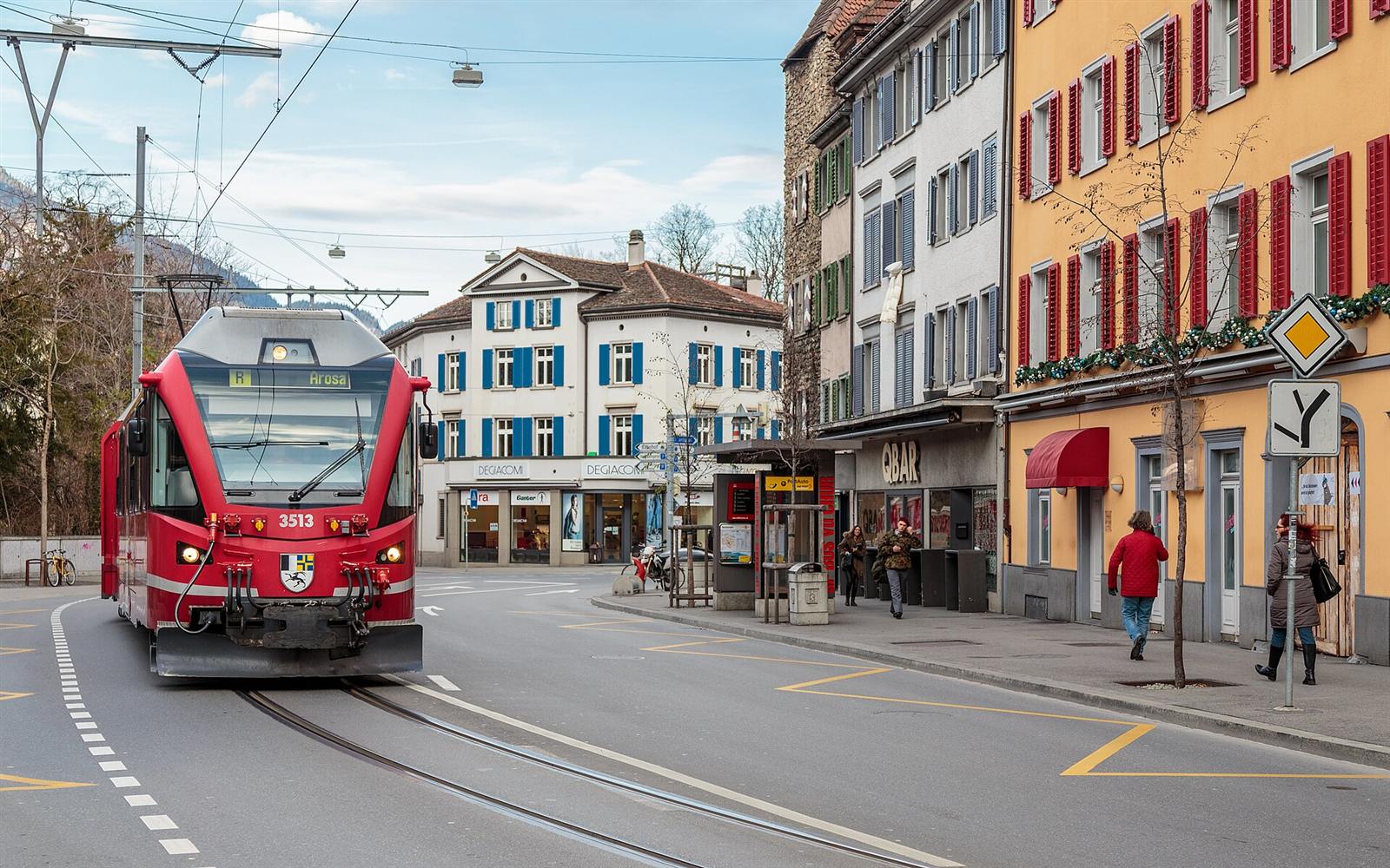 Foto: Arosabahn durch Chur, vom Bahnhofplatz durch die Stadt Chur