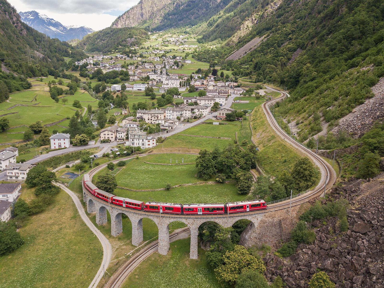 Foto: Kreisviadukt Brusio, bei Brusio, Berninabahn