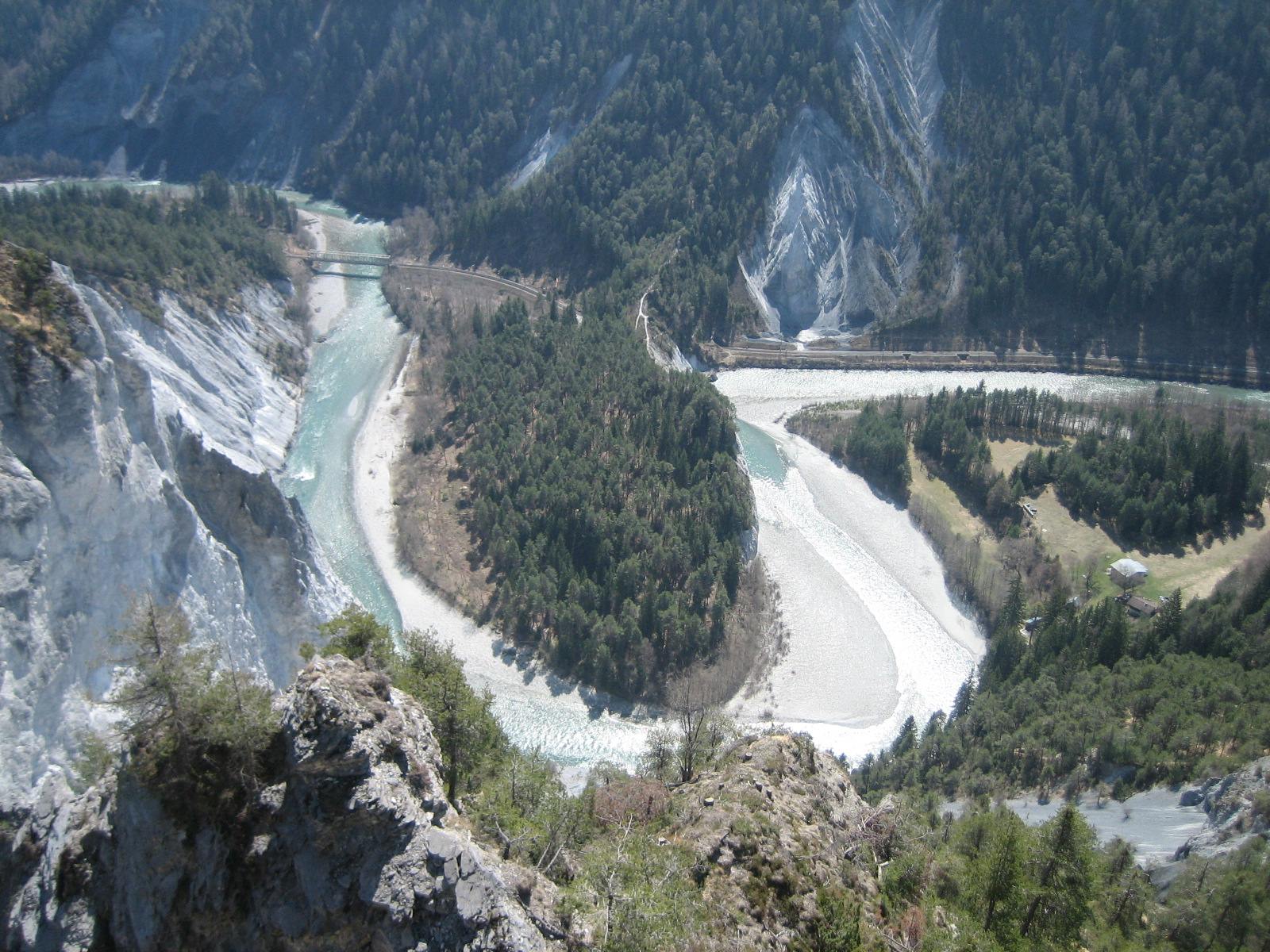 Foto: Ruinaulta (Rheinschlucht), zwischen Reichenau und Ilanz, Surselva-Linie