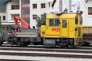 Foto der RhB Xmf 2/2 9921 „Schienenkran“