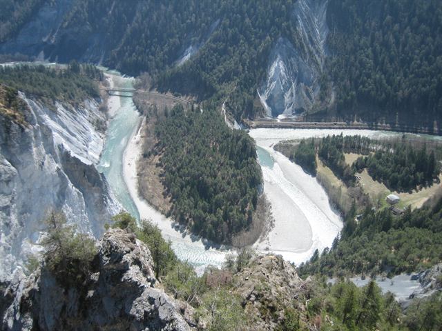 Foto: Ruinaulta (Rheinschlucht), zwischen Reichenau und Ilanz, Surselva-Linie