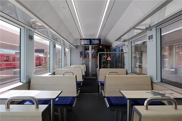 Foto der RhB Alvra Gliederzug „Albula-Gliederzug“