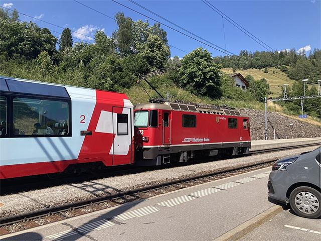 Foto: Ge 4/4 II 613 „Domat/Ems“