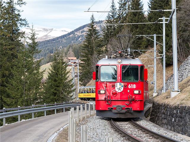 Foto der RhB Ge 4/4 II 618 „Bergün/Bravuogn“