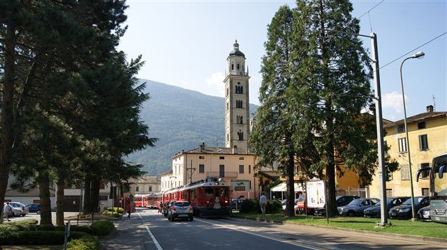 Foto: Ortsdurchfahrt Tirano, Tirano, Italien, Endpunkt der Berninabahn